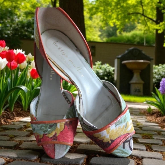 bettye muller Shoes - Bettye Muller Floral Heels - Red and Green